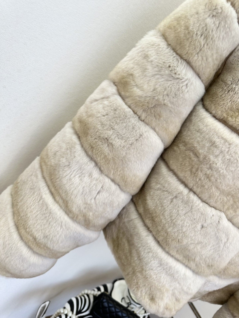 chr1st1an D10r outwear